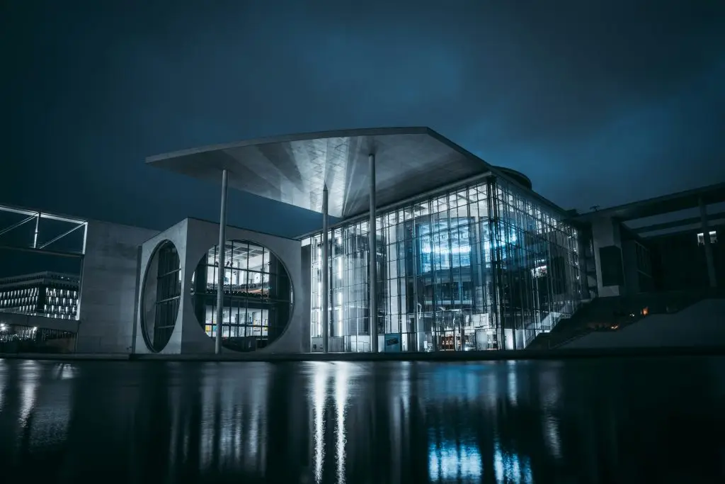 tobias-reich-UEsjzyeSDQk-unsplash